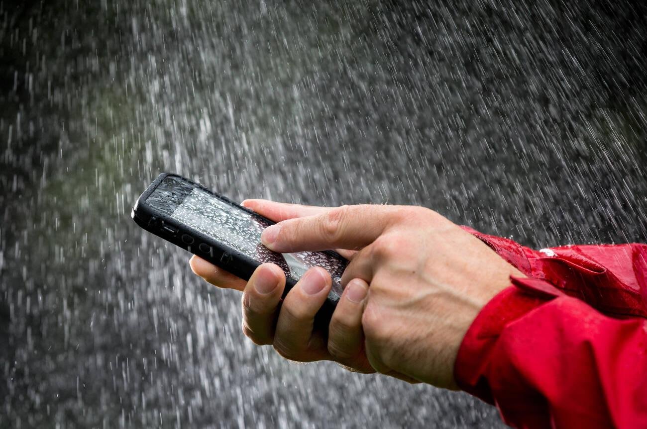 How to Protect Your Phone During Vancouver's Rainy Weather
